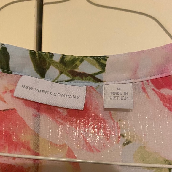 Beautiful floral blouse - Picture 2 of 2